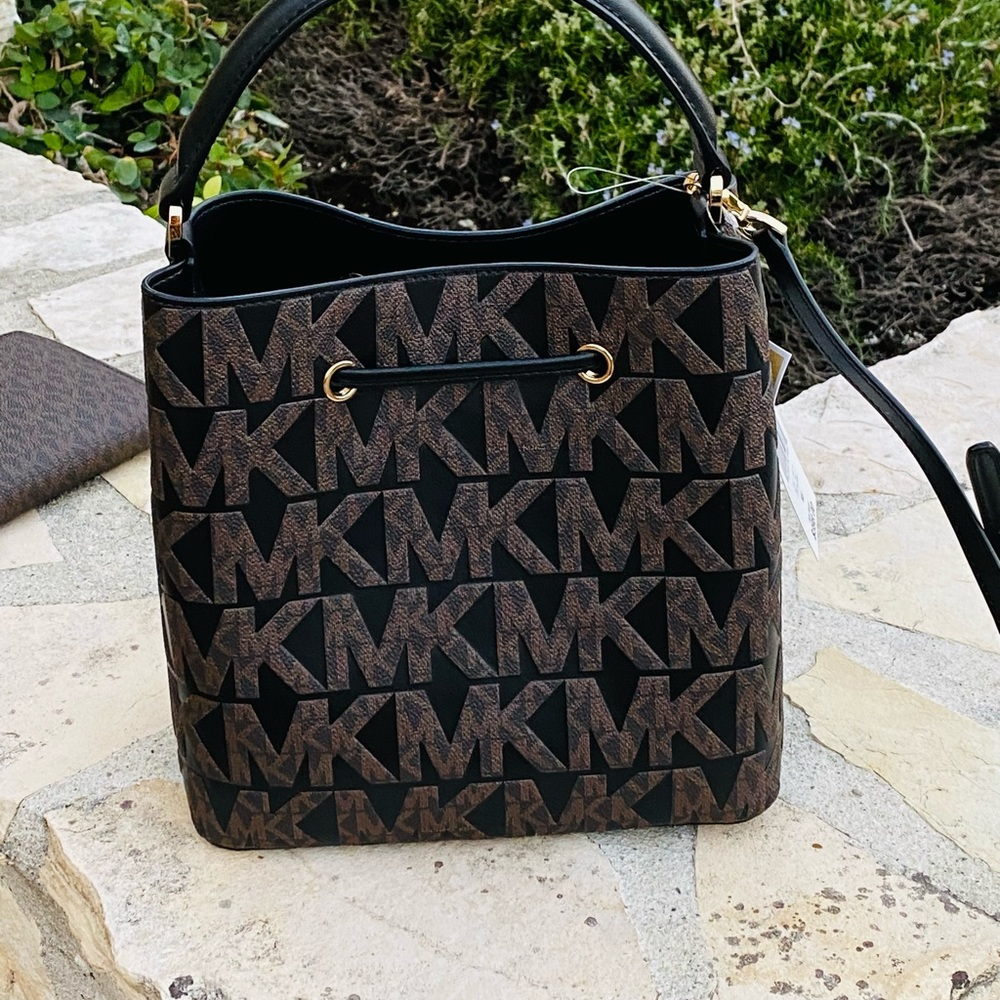 Michael Kors Suri MD messenger bucket bag&wallet - Picture 4 of 12